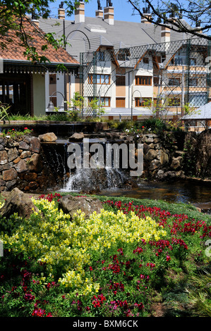 Fontaine de l'eau dans les Grands Nicolleti Square, centre-ville, Gramado, Rio Grande do Sul, Brésil Banque D'Images