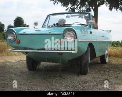 1960 Amphicar sur la terre ferme Banque D'Images