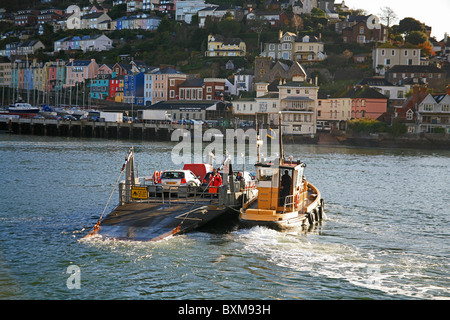 La partie inférieure de la rivière Dart traversée en ferry de Dartmouth à Kingswear, Devon, England, UK Banque D'Images