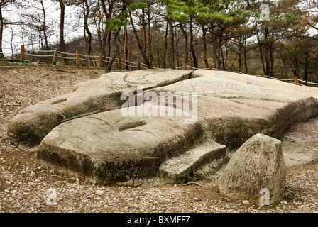 Les images de Bouddha en pierre sculptée, Temple Unjusa, Corée du Sud Banque D'Images