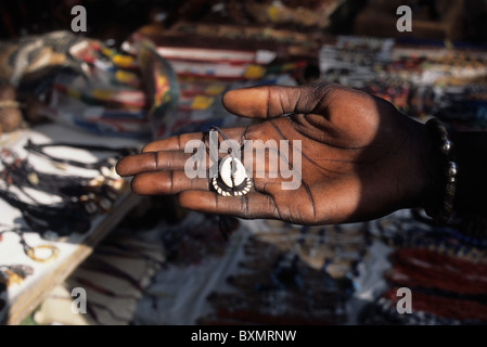 Amulette Grigri - cauris à bloquer l'île de Gorée Région de Dakar. Le SÉNÉGAL. Banque D'Images