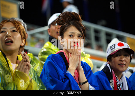 Spectateurs japonais, Argentine 2 Japon 1, Ladies Field Hockey finals Jeux Olympiques de Beijing Chine Banque D'Images