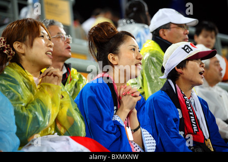 Spectateurs japonais, Argentine 2 Japon 1, Ladies Field Hockey finals Jeux Olympiques de Beijing Chine Banque D'Images