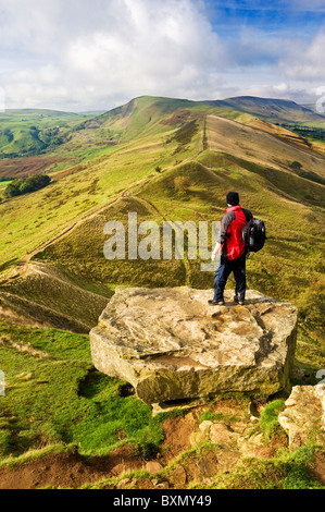 Vue sur la grande arête et espoir Vallée vers Mam Tor, près de Castleton, parc national de Peak District, Derbyshire, Angleterre, RU Banque D'Images