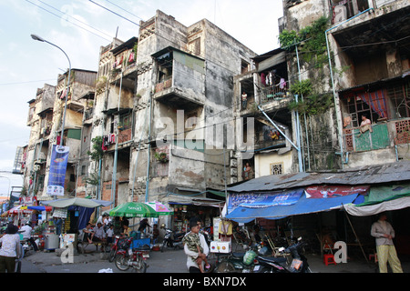 L'Buding, aussi connu sous le bâtiment blanc, était un immeuble des années 1950 dans le centre de Phnom Penh, Cambodge. Il a été démoli en 2017. Banque D'Images