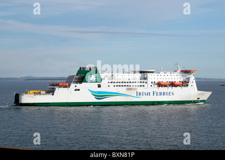 Le 'Irish Ferries Isle of Inishmore' de quitter le port de Rosslare, dans le comté de Wexford, Irlande (Eire). Banque D'Images