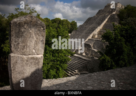 Un bâtiment de les ruines Maya de Becan en état de Campeche au Mexique sur la péninsule du Yucatan, 11 juin 2009. Banque D'Images