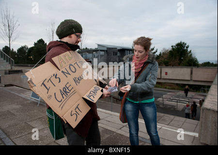 Les étudiants de l'Université d'Aberystwyth protestaient contre les coupures dans le financement de l'enseignement supérieur, le Pays de Galles UK Banque D'Images