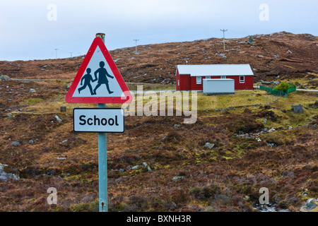 Le Cliasmol très éloignées de l'école primaire sur l'île de Harris, en Écosse. Banque D'Images