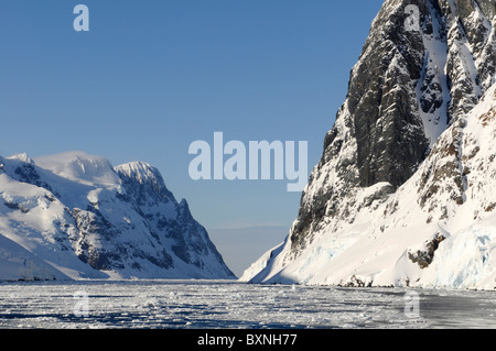 Dans les montagnes près de Canal Lemaire, Péninsule Antarctique, l'Antarctique Banque D'Images