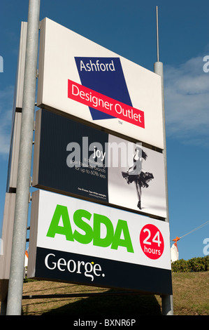 Ashford Designer Outlet Village Sign Banque D'Images