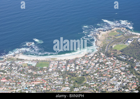 Camps Bay, vue à partir de la Table Mountain, Cape Town, Afrique du Sud Banque D'Images
