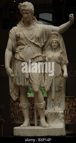 L'art romain Statue de Dionysos s'appuyant sur une figure féminine ('espère que Dionysos'). En. Banque D'Images
