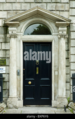 Style architectural géorgien porte avant et porte dans Merrion Square, le centre-ville de Dublin, Irlande Banque D'Images