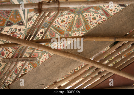 La restauration du décor peint complexes au Fort Amber près de Jaipur, Rajasthan, Inde Banque D'Images