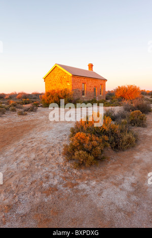 Les conducteurs du moteur au cottage lâche ressorts sur le Vieux Ghan Railway dans le sud de l'Australie outback Banque D'Images