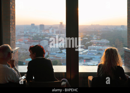 Cafe panorama sur Kollhoff-Tower à Potsdamer Platz à Berlin Banque D'Images