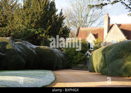 Entrée à une imposante maison de campagne dans la région de Turvey, Bedfordshire, Royaume-Uni Banque D'Images