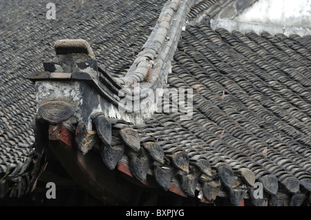 Carrelage traditionnel sur le toit d'une maison à Yangzhou Chine Banque D'Images