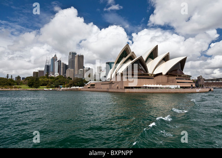 Opéra de Sydney et le quartier d'affaires central de la Ferry Manly Banque D'Images