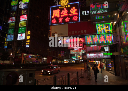 Nathan Road, Tsim Tsa Tsui nuit à Kowloon Hong Kong, Chine Banque D'Images