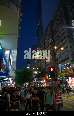 Nathan Road, Tsim Tsa Tsui nuit à Kowloon Hong Kong, Chine Banque D'Images