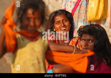 Les enfants des rues indiennes, Mumbai, Inde Banque D'Images