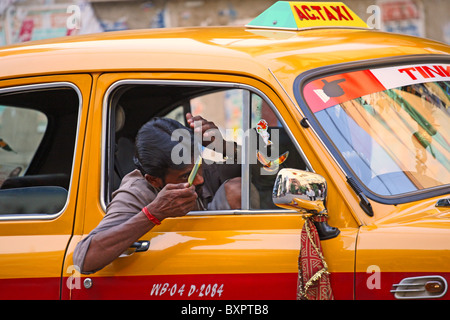 Chauffeur de taxi indien, Calcutta, Inde Banque D'Images