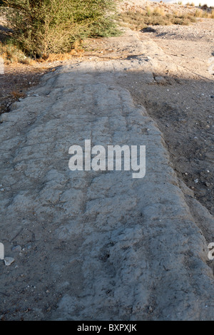 Les murs de brique de boue au Temple de Deir el-Shelwit dédié à la déesse Isis, près de Malkata, Cisjordanie, Luxor, Egypte Banque D'Images