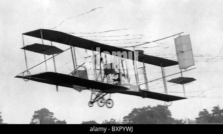 SAMUEL CODY (1867-1913) Pionnier de l'aviation américaine faisant premier vol en avion de l'armée britannique No 1 à Farnborough 16 Oct 1908 Banque D'Images