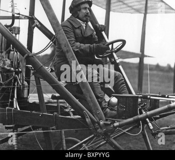 SAMUEL CODY (1867-1913), aviateur américain préparation premier vol d'avion de l'armée britannique No 1 à Farnborough 16 Octobre 1908 Banque D'Images