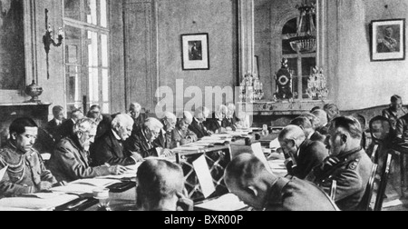 Traité de Versailles le 28 juin 1919. Les signataires de l'Allemagne et les alliés : commandant britannique Douglas Haig à droite Banque D'Images