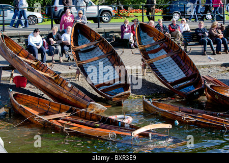 A inondé les barques sur le lac Windermere après de fortes pluies Banque D'Images