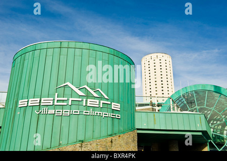 Village olympique, Sestriere, province de Turin, Piémont, Italie Banque D'Images