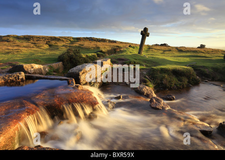 Post de vent Croix dans le Dartmoor National Park, Devon Banque D'Images