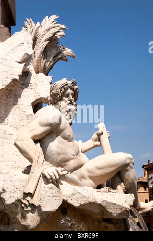 Le dieu de la rivière Ganges à la Fontaine des Quatre rivières de la Piazza Navona, Rome, Italie Banque D'Images