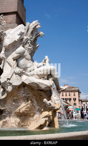 Le dieu de la rivière Ganges à la Fontaine des Quatre rivières de la Piazza Navona, Rome, Italie Banque D'Images