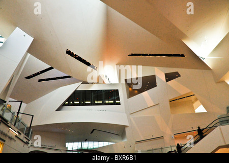 L'intérieur de cristaux, de vente au détail et de divertissement du centre-ville, Las Vegas, Nevada Banque D'Images