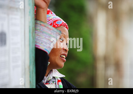 Red Dao Hill tribu/ethnie minoritaire dame à Sapa, au nord du Vietnam Banque D'Images