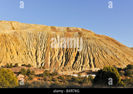 Les tas de résidus de Chino Mine de cuivre à ciel ouvert près de Silver City, Nouveau Mexique Banque D'Images