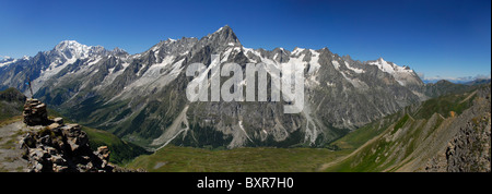 Vue sur le Mont Blanc de la tête Entre-Deux-sauts, Val Ferret, Italie, Europe Banque D'Images