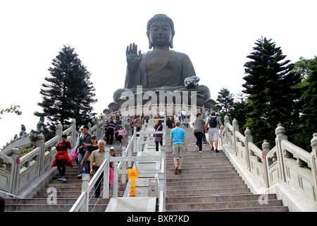 La statue du Grand Bouddha Tian Tan sur l'île de Lantau à Hong Kong, Chine Banque D'Images