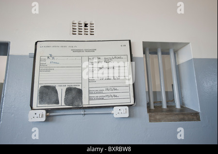 Exemple typique d'une carte d'enregistrement des prisonniers pour les touristes à affiche la prison de sécurité maximale de Robben Island, Cape Town Banque D'Images
