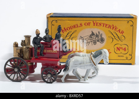 Les modèles d'Antan 1905 Shand Mason Cheval Fire Engine publié par Lesney 1960 Banque D'Images