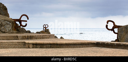 El Peine de los Vientos (sculpture travail de l'artiste basque Eduardo Chillida). Banque D'Images