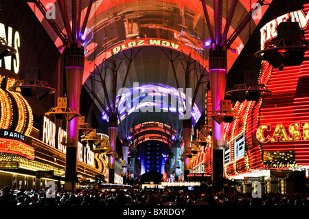 Fremont Street Experience', spectacle de lumière et de signes sur Fremont Street, Las Vegas, Nevada Banque D'Images