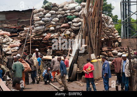 Scène de rue du marché, Mercato Addis-Abeba, Ethiopie Afrique Banque D'Images