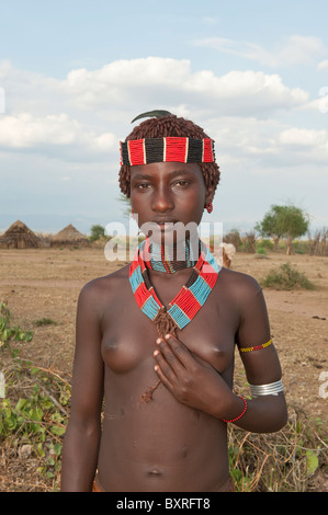 Jeune femme Hamar, vallée de la rivière Omo, dans le sud de l'Éthiopie Afrique Banque D'Images