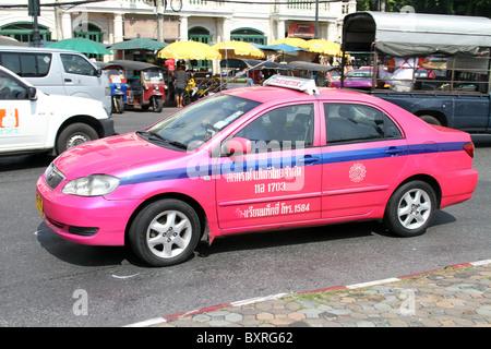 Pink taxi de Bangkok à Bangkok, Thaïlande Banque D'Images