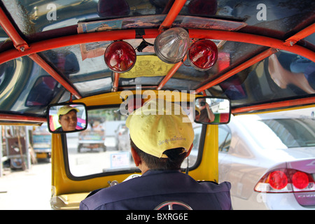 Chauffeur de taxi Tuk Tuk a Bangkok, Thaïlande Banque D'Images